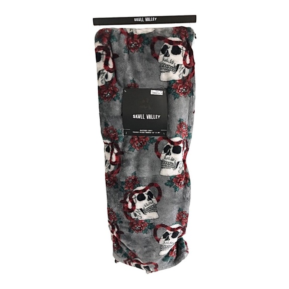 Skull serpent red roses printed‎ gray soft velvet plush throw blanket new - Picture 6 of 11